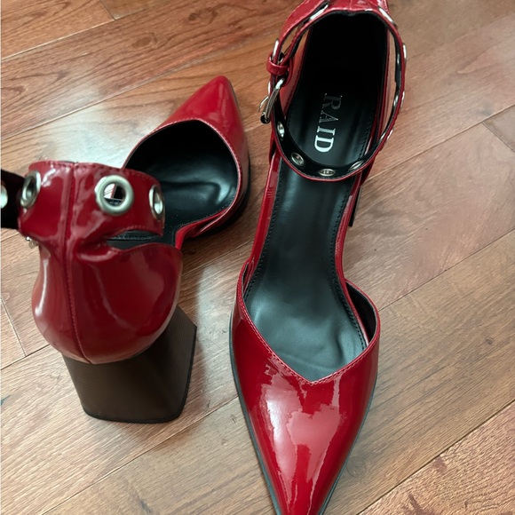 Chic Red Patent Leather Block Heels - Picture 2 of 4